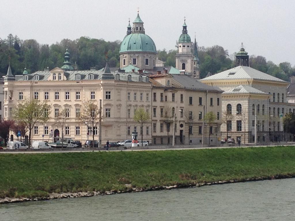 Sarah'S Altstadt Oase Salzburgo Exterior foto