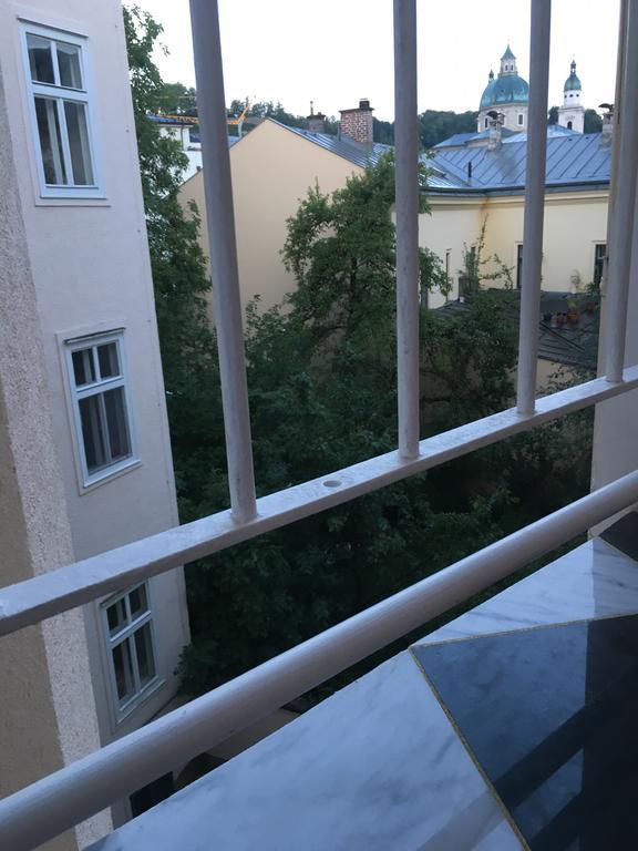 Sarah'S Altstadt Oase Salzburgo Exterior foto